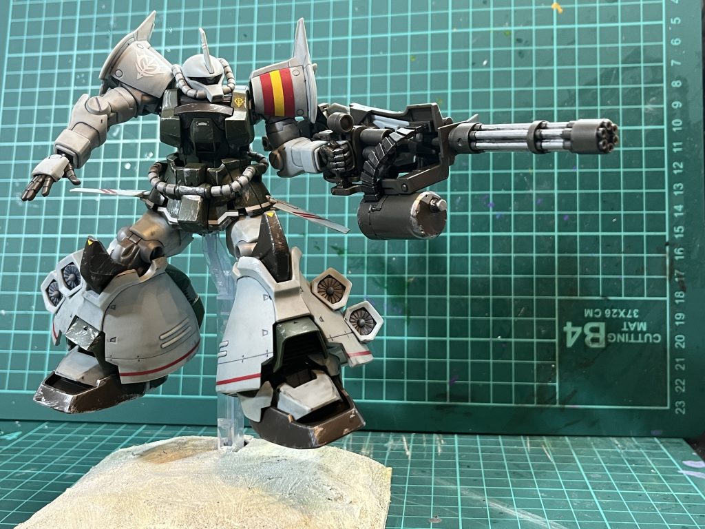 決めポーズアプサラスの護衛、アプサラスは売ってるのみたことない。ヒマラヤでしたっけ?砂漠の種類が違うか!気にしない。