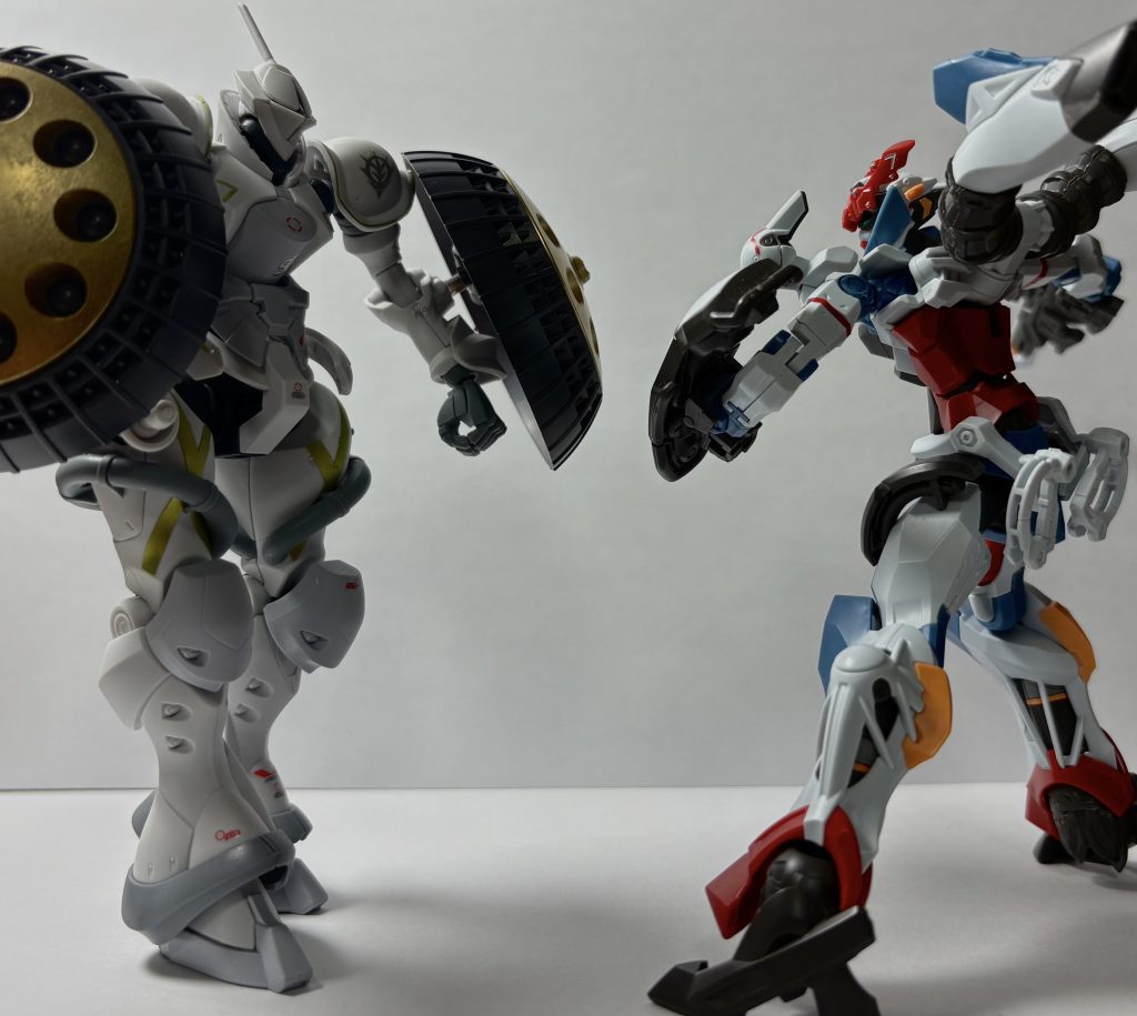 最後に、かつての愛機と戦うことになったシーンを。威圧感がパネェっなギャンになりました!久しぶりの投稿でしたので、自分なりに武装やら塗装してカッコよくしてみました!最後まで見てくれてありがとうございます♪