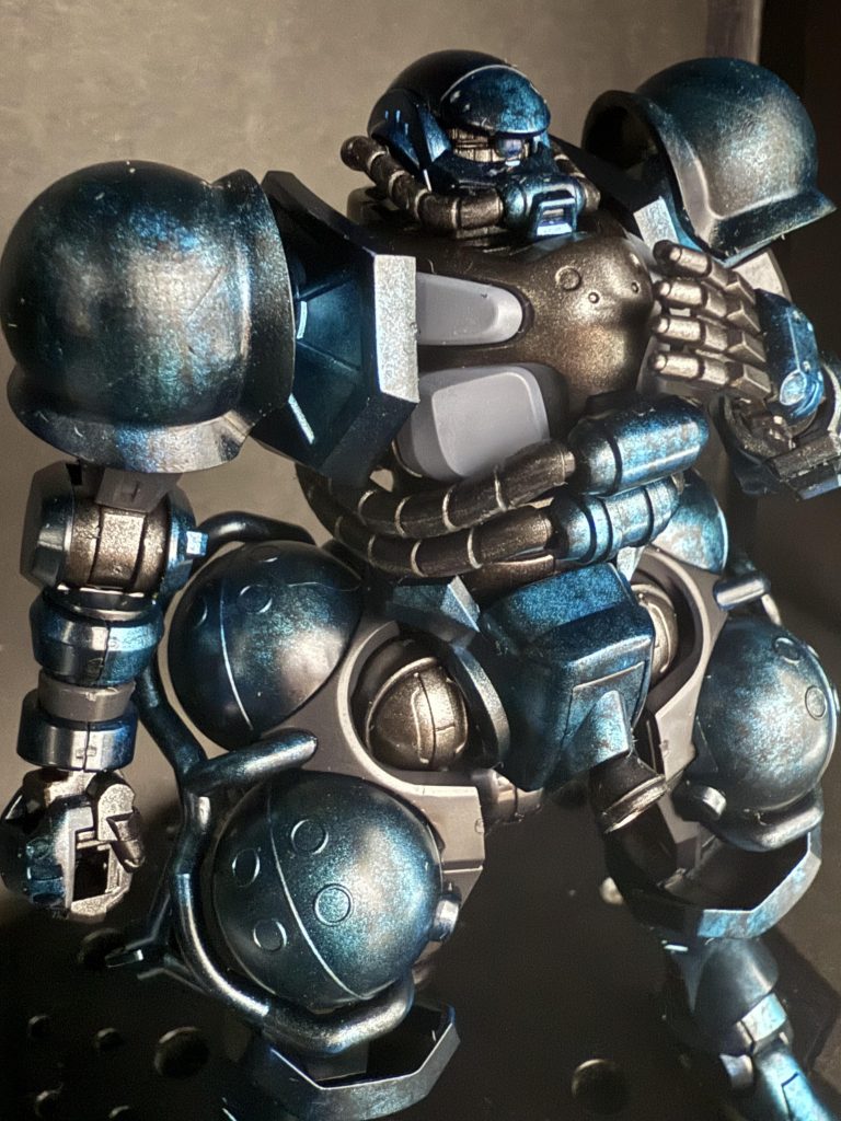 モノアイは3Dプリンタ製のディテールパーツに置き換え済み。青色のHアイズでインストーラーデバイス未実装の青目っぽくしてみたけどちょっと暗すぎ?