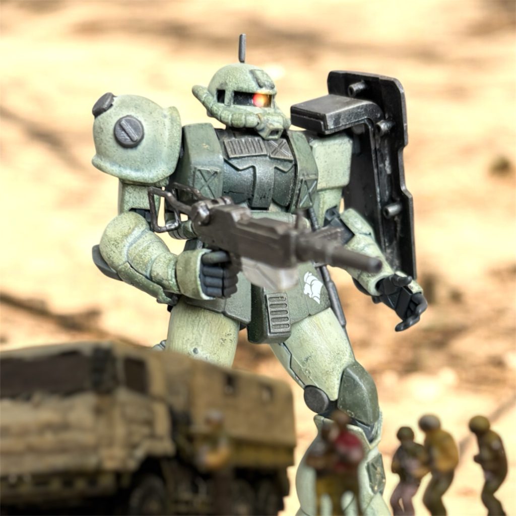 もう覚えている人も居なそうな、第１１話で出したザクは、現地ゲリラの鹵獲機でした。もったいぶった割にフツーでしたね笑まだ秘密があるかのような書き方をしていますが、そのヒミツも多分大したことはないでしょう笑100mmマシンガンを持った姿がお気に入りです。白旗は、ランナーにティッシュを瞬間接着税で固定して作りました。