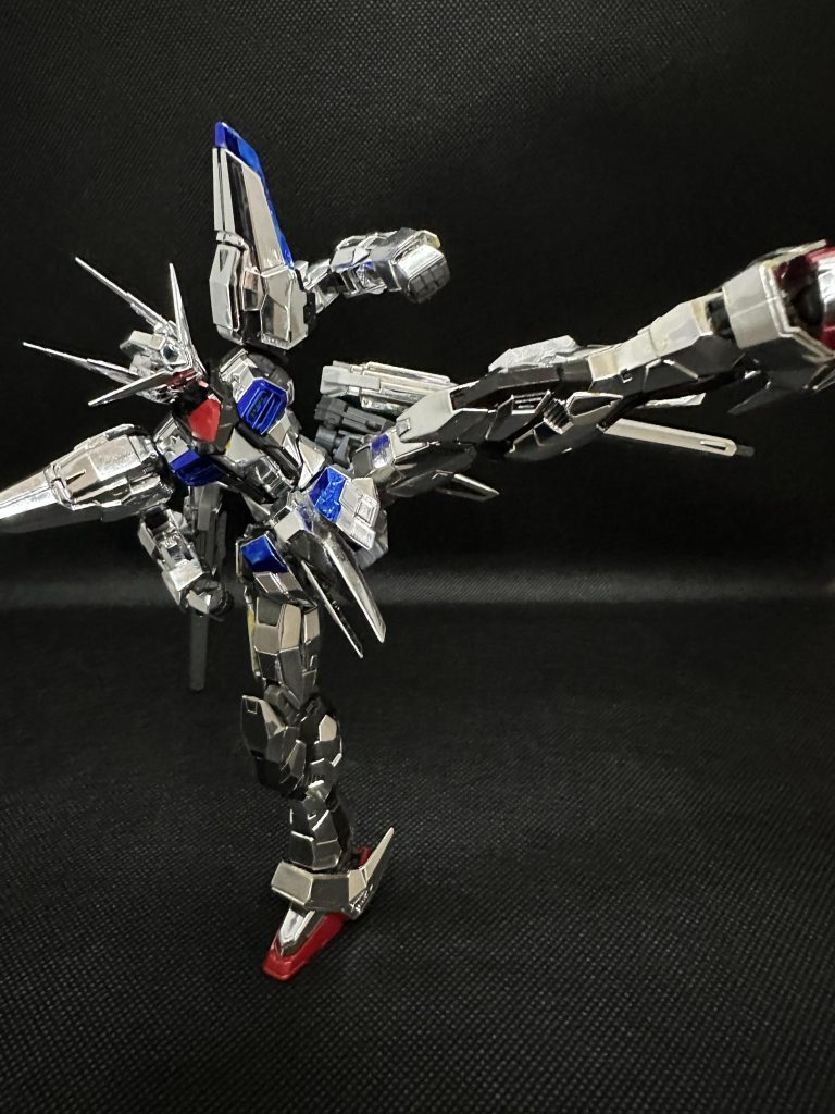 インフィニットジャスティス弐式の股関節が優秀なので、片足立ちもしっかりできます。