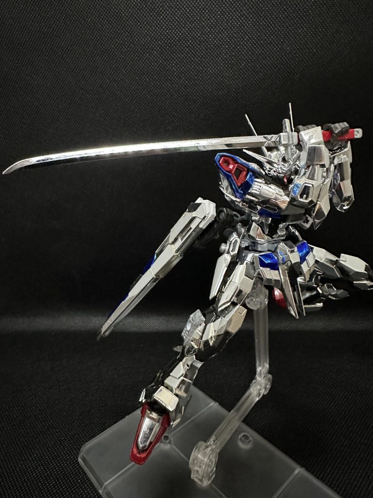 試製対艦刀「オオハカリ」。アストレイのガーベラストレートから得られたデータを元に試作された装備。対艦刀フツノミタマにプロトタイプがあったらいいなーと思い作ってみました。