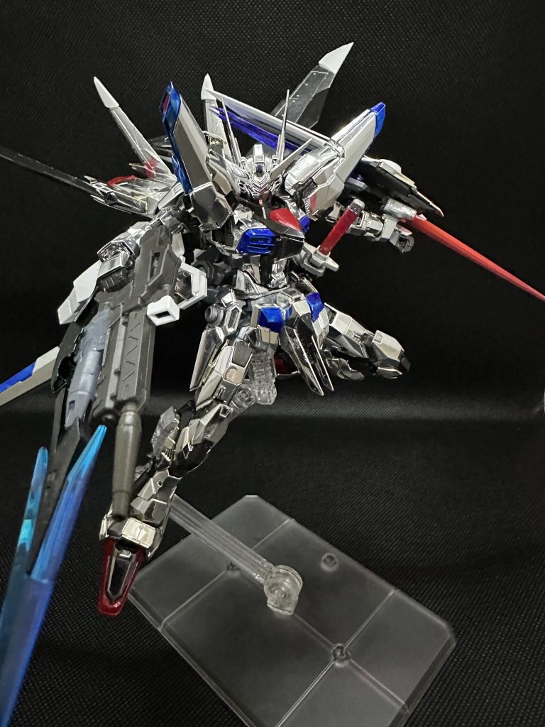 製作過程であちこちメッキが剥がれるし、塗装はムラができるし剥げるしで散々でした。