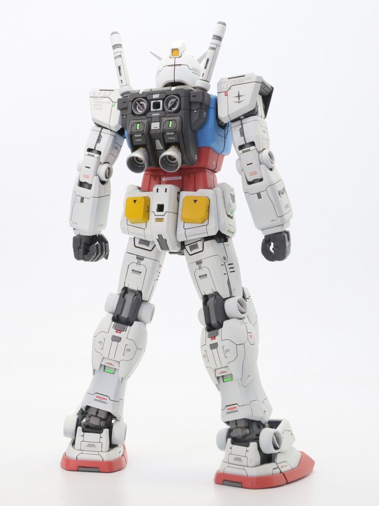 リアチップはプラペーパーを塗装・カットしたものを貼り付けてます