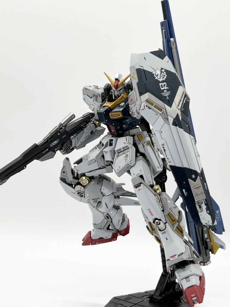 ビームライフルショット1ガンダムマークIIっぽくするためにアンテナを4本から2本に変えて短くしてみました。アンテナ変えてカラーリング変えるとパッと見、マークIIに見えてきますよね🎵バルカン・ポッドの影響が1番大きいような気もしますが