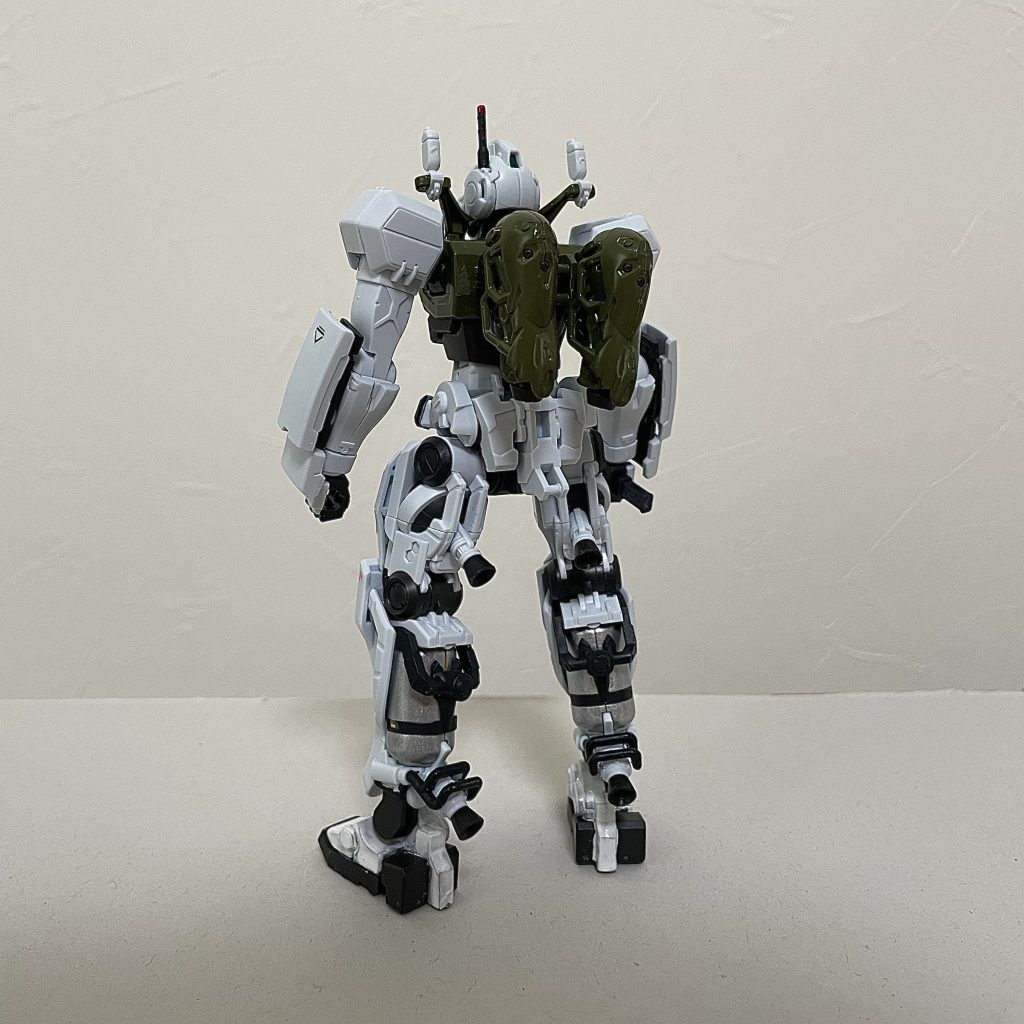 バックショットです。ボンベみたいなところはシルバーにしました。メカメカしい感じが気に入ってます。