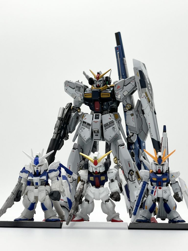 最後は恒例のコンバージとのツーショットではなく、Hi-νガンダム、ガンダムマークII、RX-93ff νガンダムとの4ショット🎵前回作製したギャプランが300超えのいいね&1万超えの閲覧数‼️たくさんの人に見てもらい、いいねをたくさん頂きありがとうございました🙇両方とも過去最高値をマークし、自分の代表作になったかなと思います🎵RG Hi-νガンダムはホント素晴らしいキットでディティールを加える箇所があまりなく、今回の作品は前回と比べると改造度合いは少ないですがアイデア勝負なので、テンション上がった方はいいねをお願いします。最後まで見ていただいてありがとうございました🙇