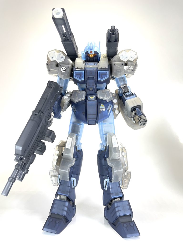 素立ちポーズサイドスカート捲れてました