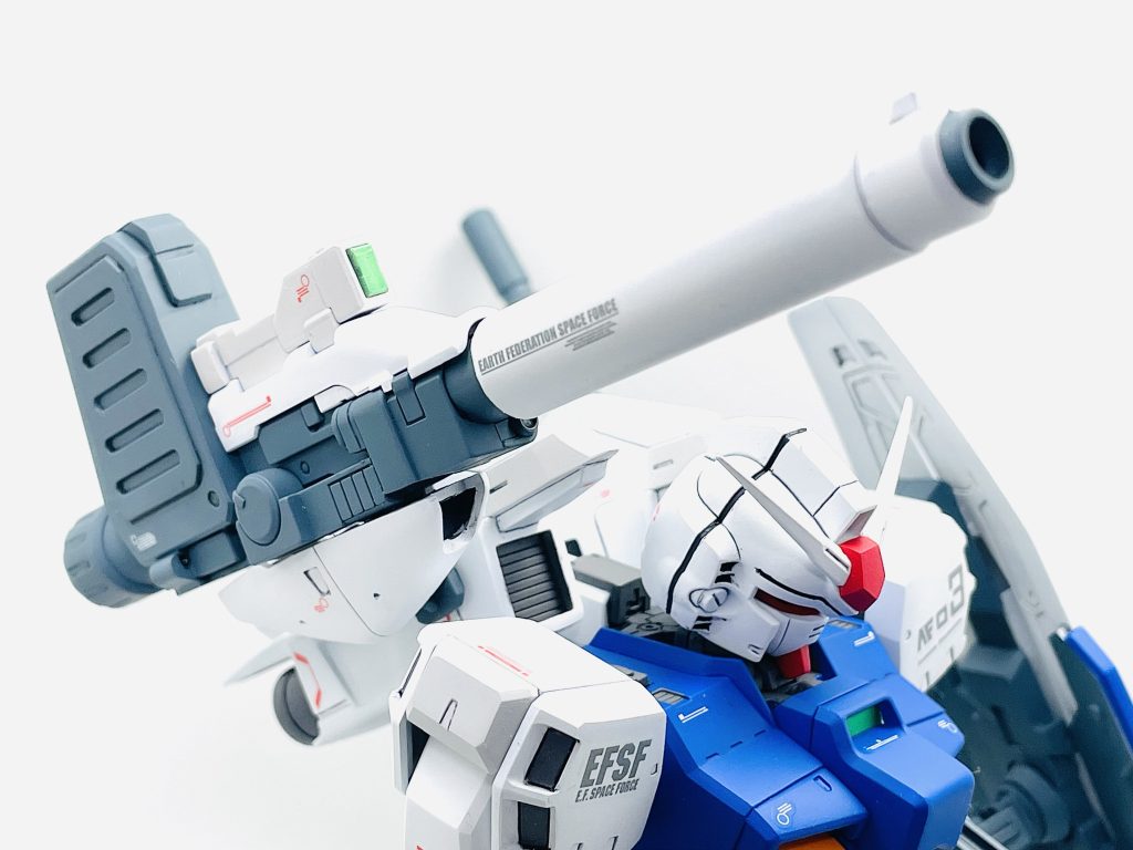 キャノンは、オーキスのメガビーム砲の意匠をイメージし、MGガンダム2.0のバズーカとMGオリジンガンダムのライフルをミキシング