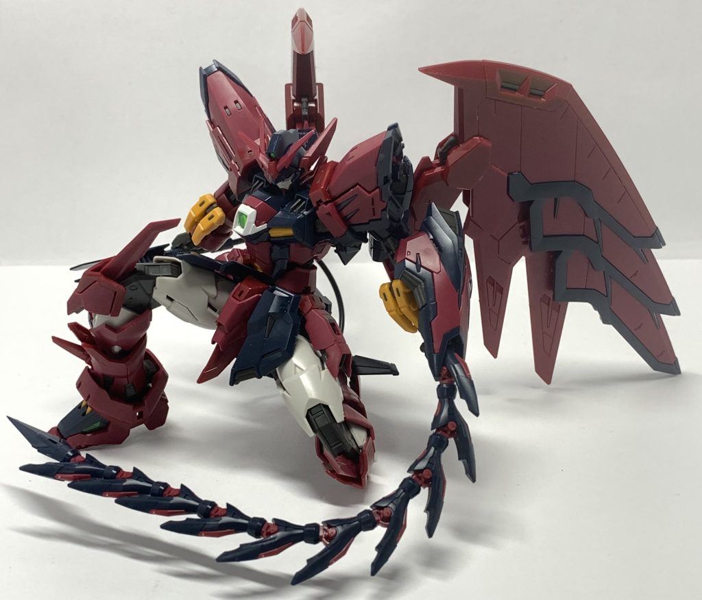 立ち膝ポーズRGモデルということもあり、かなりよく動くので違和感はほとんどないですね。