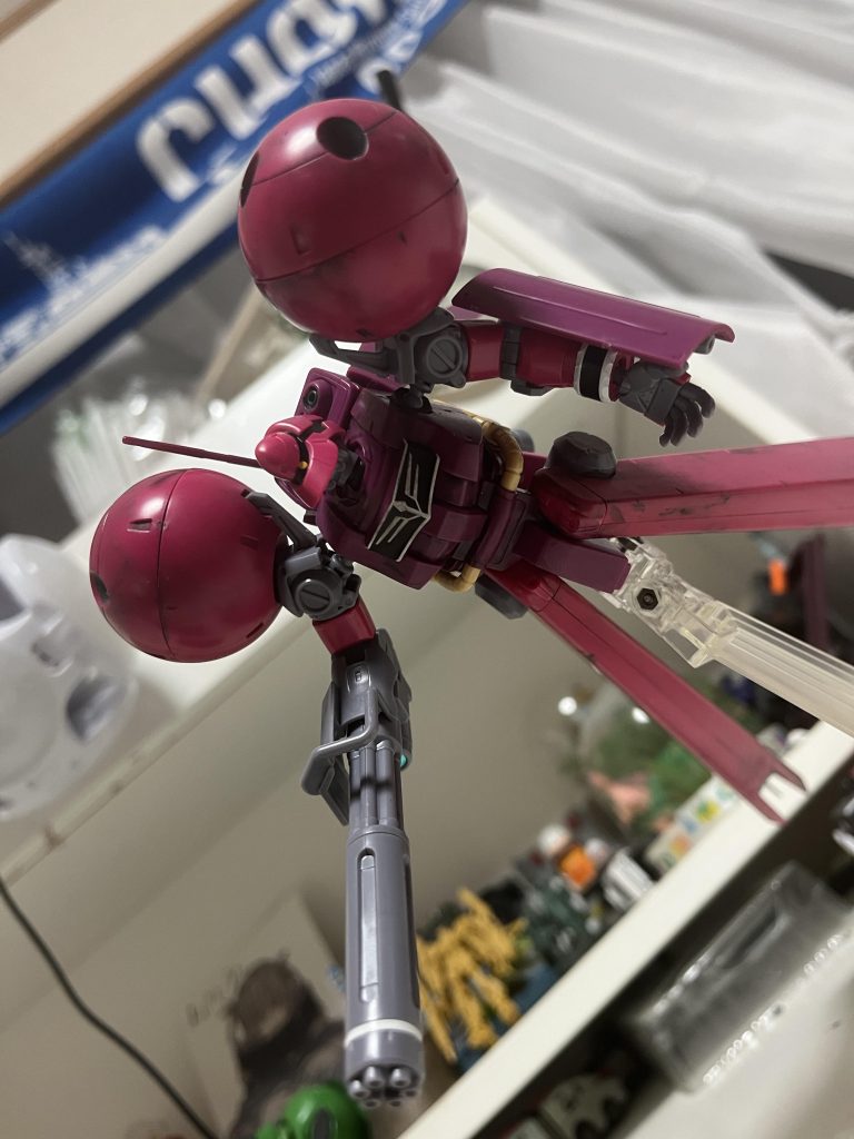 個人的に右手に直付けのガトリング砲が良き