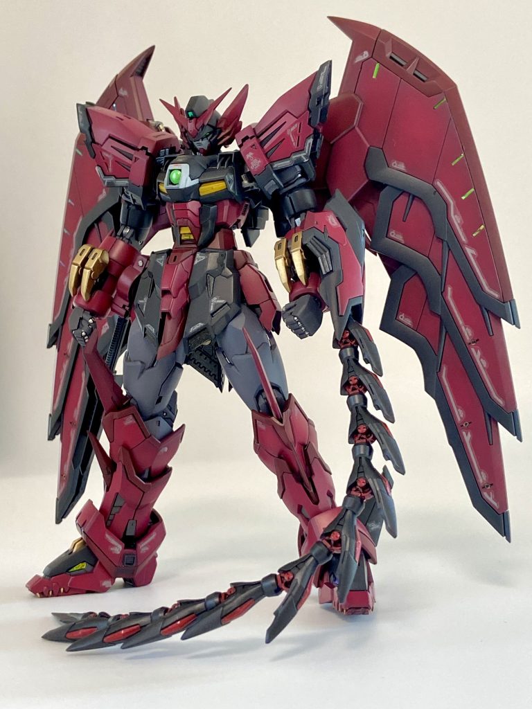 改修点としては上腕を5mm程延長。首と手首の可動範囲拡大です。あとは丸まっているエッジをひたすらシャープ化しました。トゲトゲの多いデザインなので、シャープ化作業が一番時間かかってます。