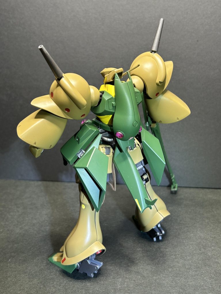 関節部分が、くだけるくだける😱💦ABS素材の割れという現象にとても手こずりました😭割れた部分は接着剤でくっつけてしまったので、せっかくの素晴らしい可動域が台無しに💧次からはABSの下地処理を慎重にちゃんとしようと思いました‼️