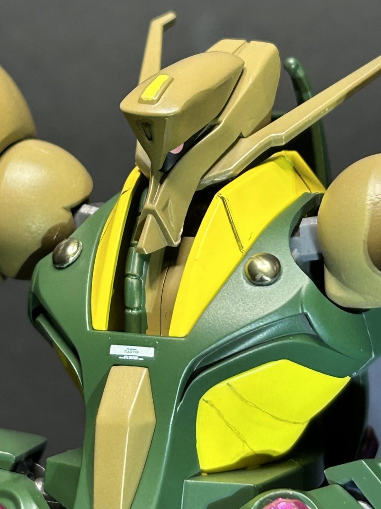 部品の細かさに驚きながら😀💧いつものように全塗装と、筆塗り部分塗装を入れながら組み立てて行ったのですが、組み立ての途中にまさかの事態に💦 