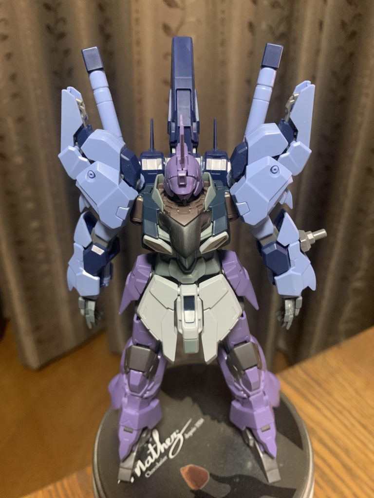 基本がミキシングなのでスイスイ作業は進んだんですが、トーリスリッターの腕をシナンジュの胴体に接続する箇所と、バルギルの脚をシナンジュの腰に接続する箇所が、とにかく手こずりました。