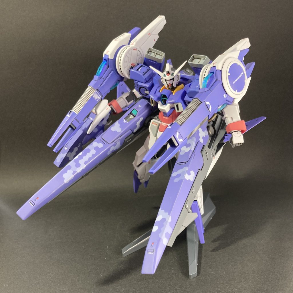 構造上、MS形態への変形は可能ではあるが、機体の特殊性からMS形態での戦闘は想定されておらず、あくまで高速侵攻形態のまま出撃し帰投することを運用の基本としている・・・っていう妄想設定です。