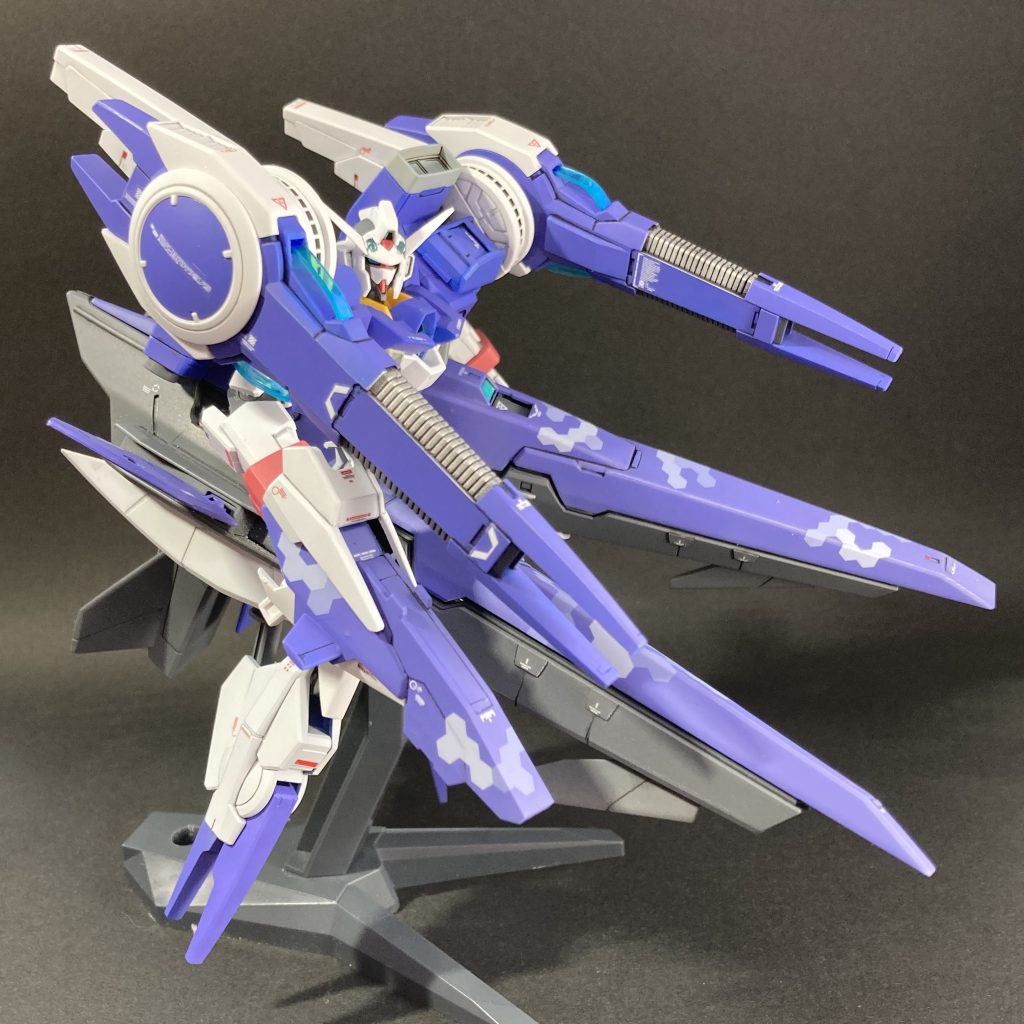 MS形態をもう一枚。MS形態に変形する必然性がなさそうな姿ですね。なんか、扱いにくそう・・・。