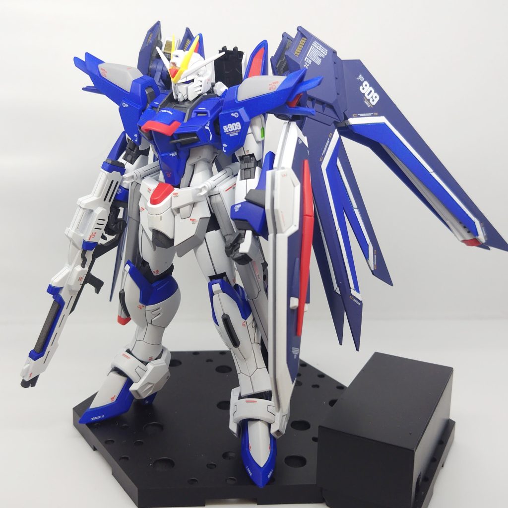 サーベルとラックにはネオジウム磁石を仕込んでます。