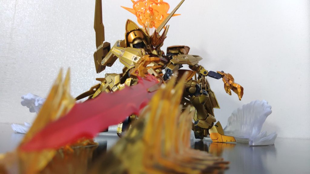 渾身の力を込めた斬撃技。刀身に超高圧電流を流しており対象を斬ると同時に強烈な電撃を叩き込むのだ!