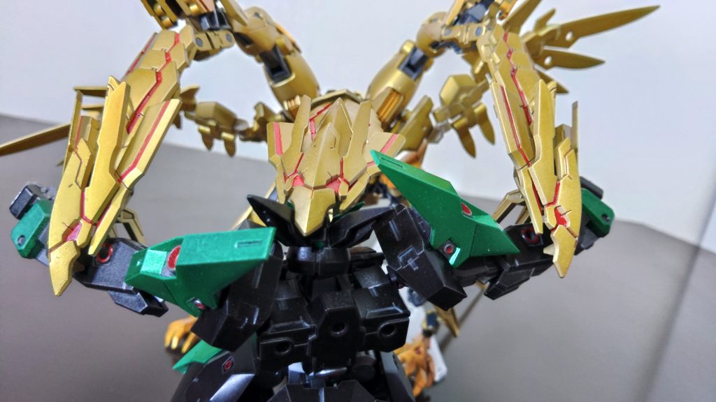 「スパーク・キラーバイト」三つの首から繰り出される嚙みつき攻撃。噛みつかれたら最後、牙から超高圧電流を流され内部から破壊される。