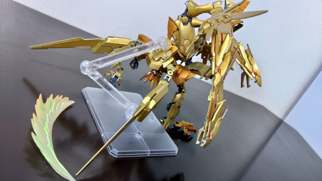 「ブリッツ・テールスマッシュ」姿勢制御用の2本の尻尾は打撃にも使える。後方にも死角なし!