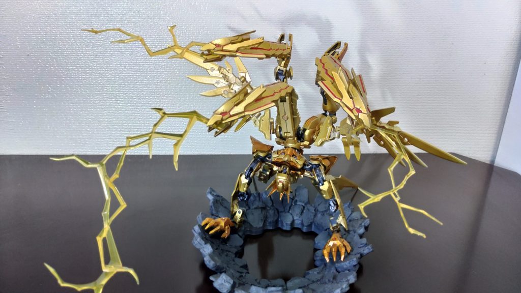 トライサンダー・デスブラストは首を自由に動かすことで周囲に多大な被害を与えることも可能である。