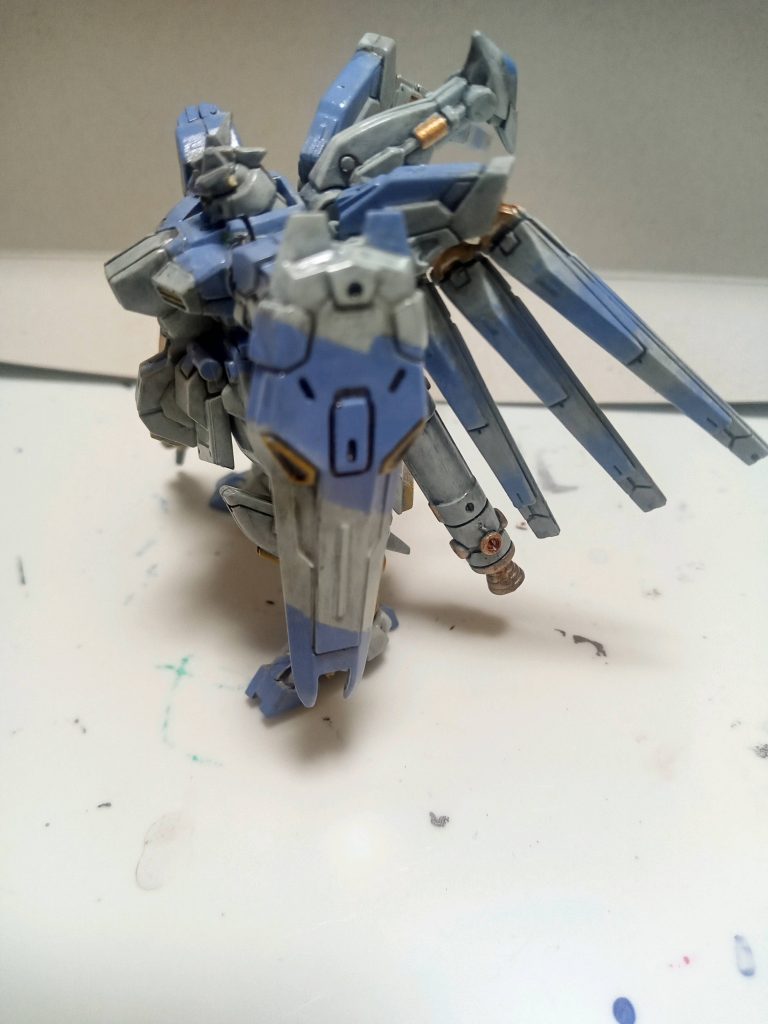 塗装はいつも通り水性ホビーカラーの筆塗りですが、いつものように何色も重ねて塗る方法だと塗面が厚くなりすぎてしまいますね。そこは反省点かなと。