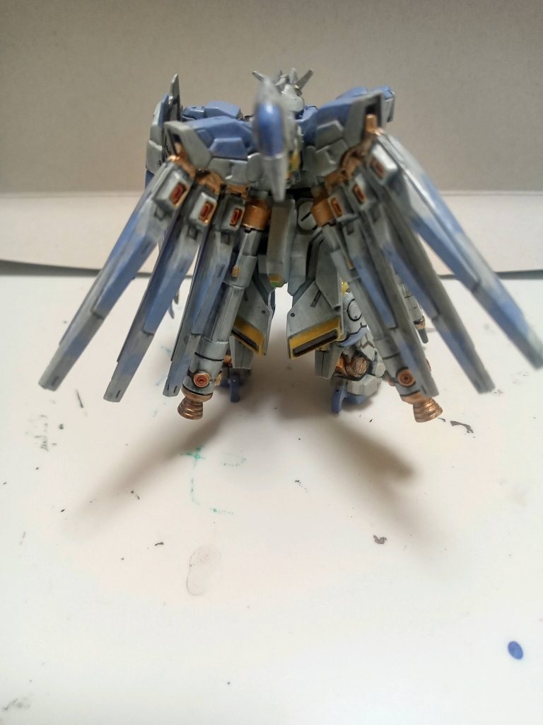 しかしこの小ささでこの情報量の多さは凄まじいですね。普段はガンプラしか触れないので中々刺激的でした。初めてのアーティファクトは自分には中々難易度が高く返り討ちにあった気持ちですが、上手くいかないからこそ楽しく作業できました。制作カロリーが半端ないのでしばらくはいいですが、またその内機会があれば弄りたいと思います。