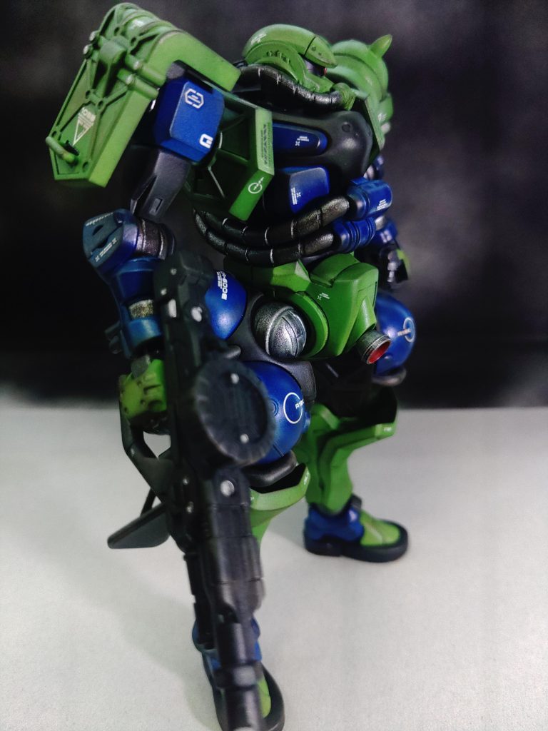 旧ザク風ですが迷ったあげく、やっぱこのスパイクアーマーにしたかったので余ったランナーを突っ込んで尖らせました✌️😁