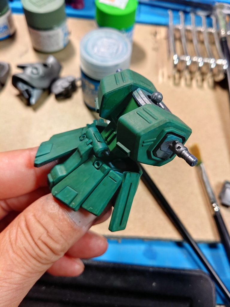 軽いディテールアップ、プロポーション変更の後、モデラーズエキスポでお話させて頂きましたガンスタ常連のタオル_筆塗りでかっこよく作りたいさんのアドバイスを活かしつつ…お楽しみの筆塗りスタートです!