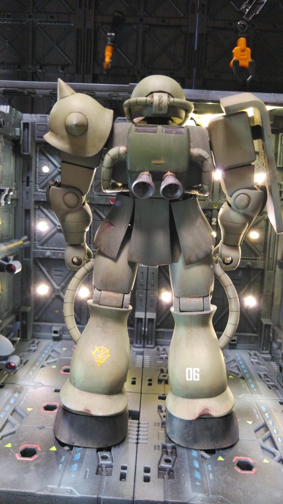 バーニア追加してます。ふくらはぎの裾が溶けていましたので名誉の負傷っぽく仕上げました。