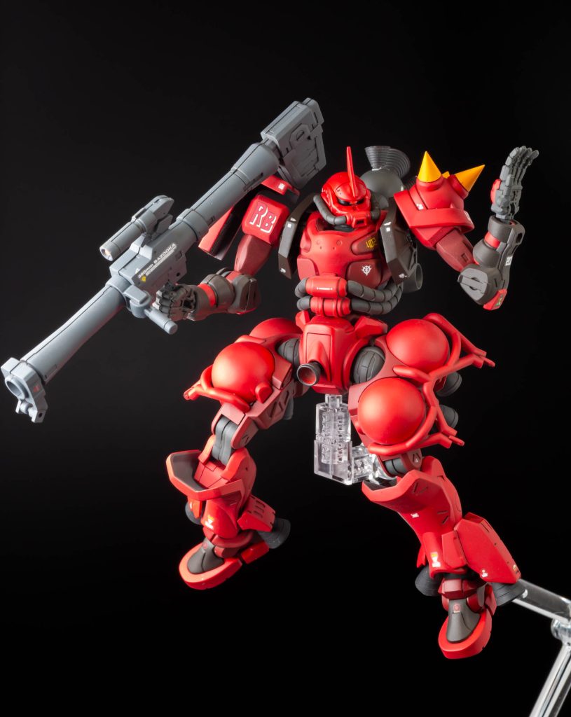 勿論、06R-2なので「脚のバーニアー＆カバー」はマストでｗ武装はジャイアントバズをそのまま流用～でもよかったのですが、せっかく「似て非なるがそう見える」デザインなので30MSからそれっぽいバズーカ+パーツを見繕って加工しました