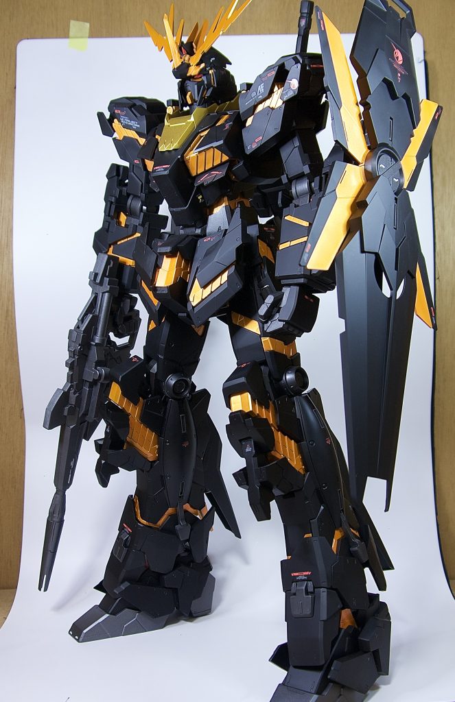 デカール最初はMGのバンシィのデカールにするつもりでしたがサイズがやはり合わないのでユニコーンのデカール貼ってます。