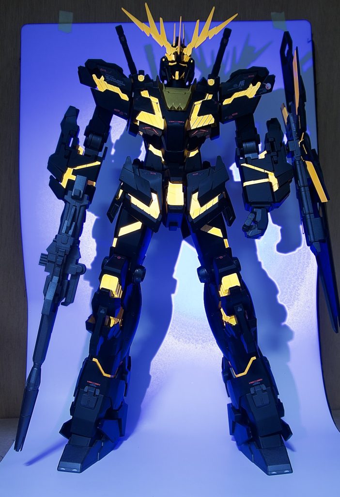 ブラックライトを当てて