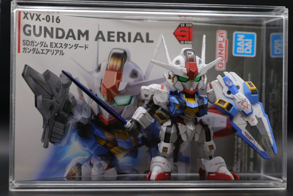 セリアのコレクションケースに外箱と共に入れてます。