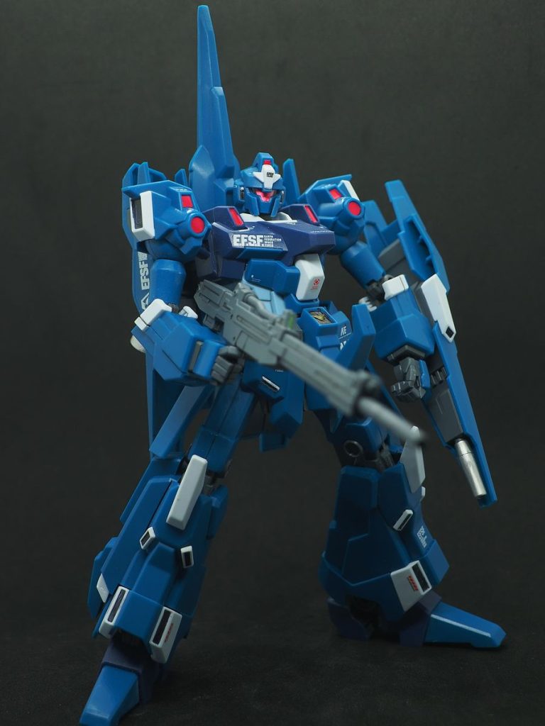 形状が意外と複雑でデカール貼り難かったんですよねぇ(gundam-kao5)皆さんの作例見ても、デカール貼っているのが少ないのに納得しました(gundam-kao5)