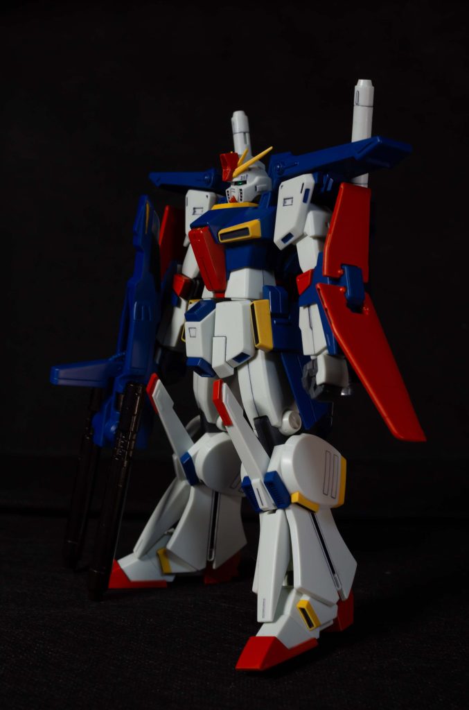 販売されているガンダムマーカーではこのような濃いめの落ち着いた青はないのですが、個人的にはこのくらいの色がZZガンダムっぽいなと思っています。