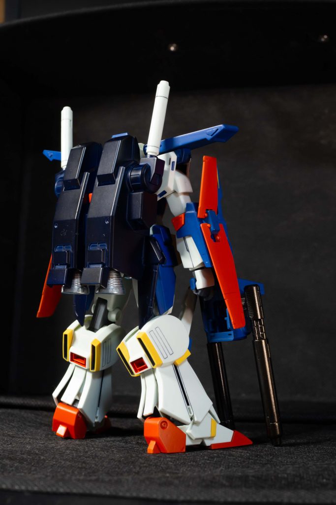 バックパックはガンダムマーカーではなく、以前アッガイに使用したダークブルーのスプレー缶。