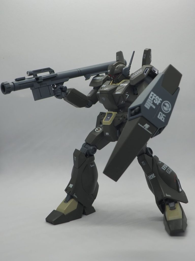 極力派手な色のデカールは使わず白系で纏めています(gundam-kao6)