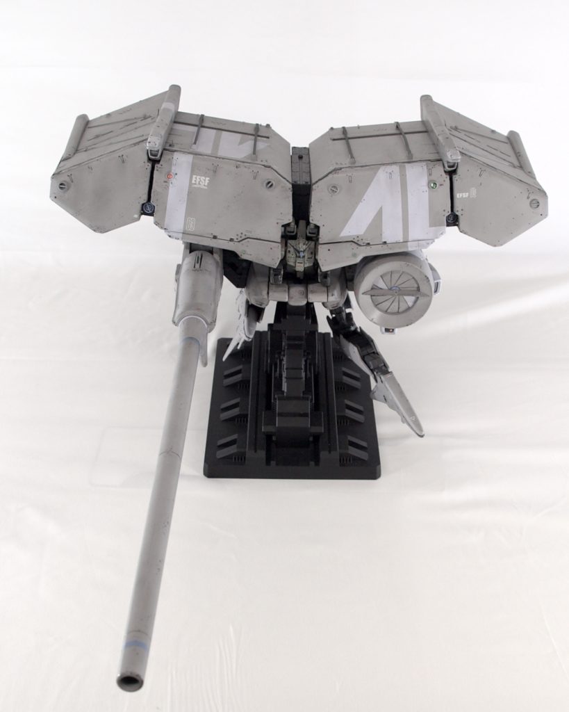 正面からウェポンコンテナに付けた謎のレールは何かをマウントできそうな雰囲気を出す為に付けてみました