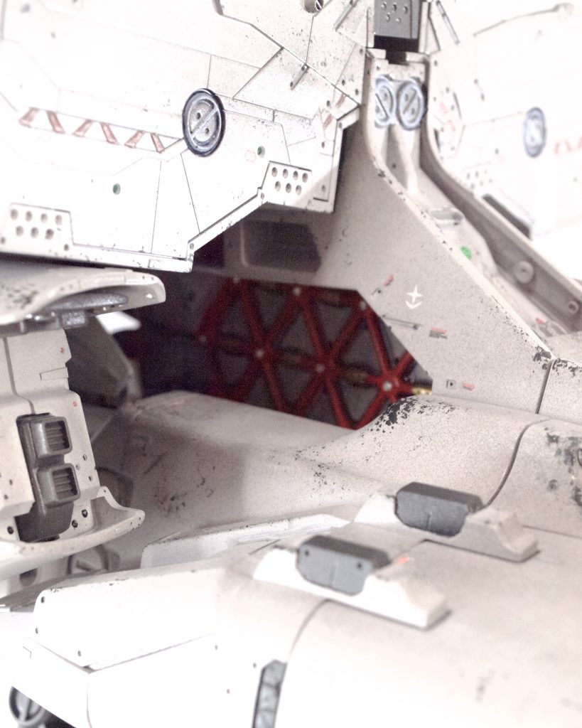 ここの奥のトラス構造みたいな部分の塗り分け大変だった