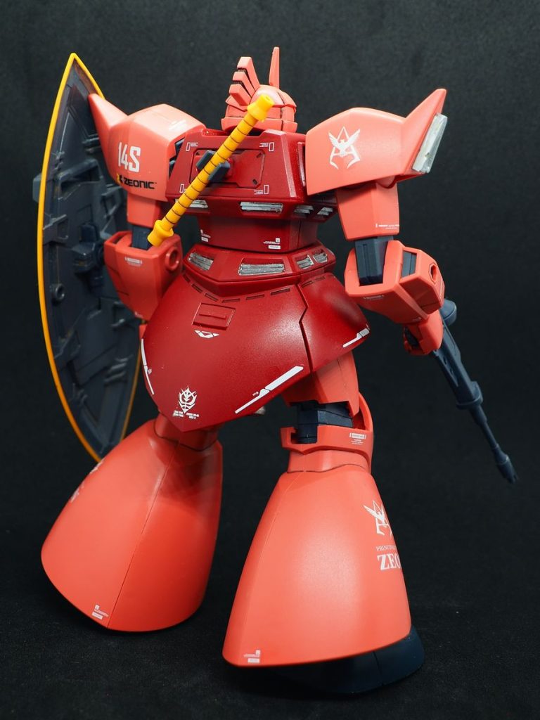 う~ん(zaku-kao4)ジオン系は背中のデカールが難しい(zaku-kao4)