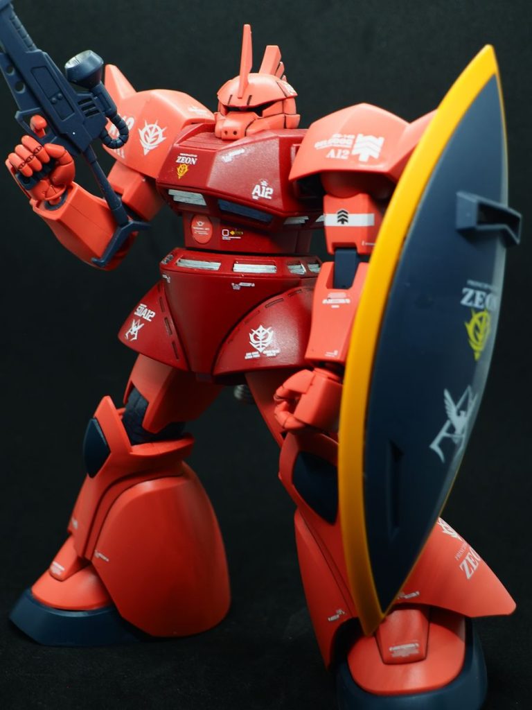 最初はミキシングで顔をJ型に変更する気だったのですが・・・改造が面倒で辞めちゃいました(zaku-kao2)