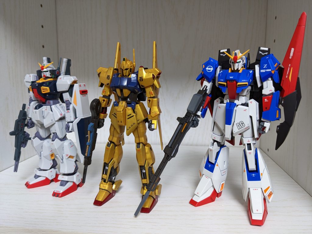 3体が並んでいるシチュエーションというのは、なかなかありませんね。格納庫の中くらいでしょうか。