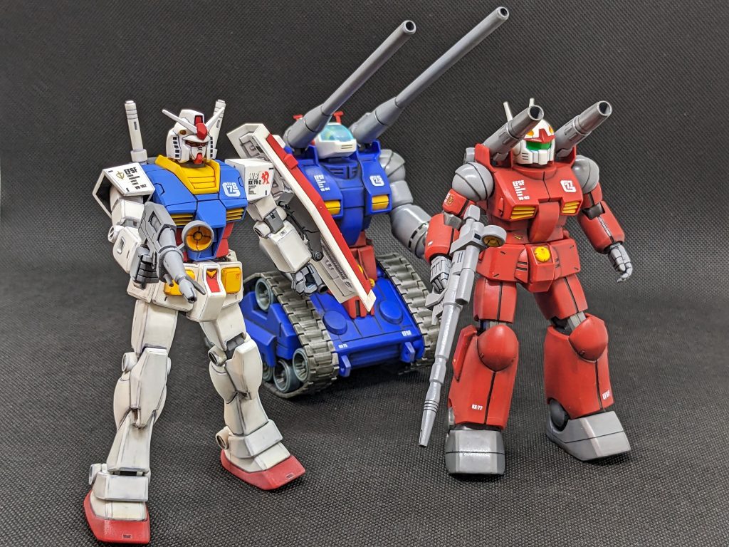 お部屋の中でモビルスーツ戦　ガンダム・ガンキャノン・ガンタンク