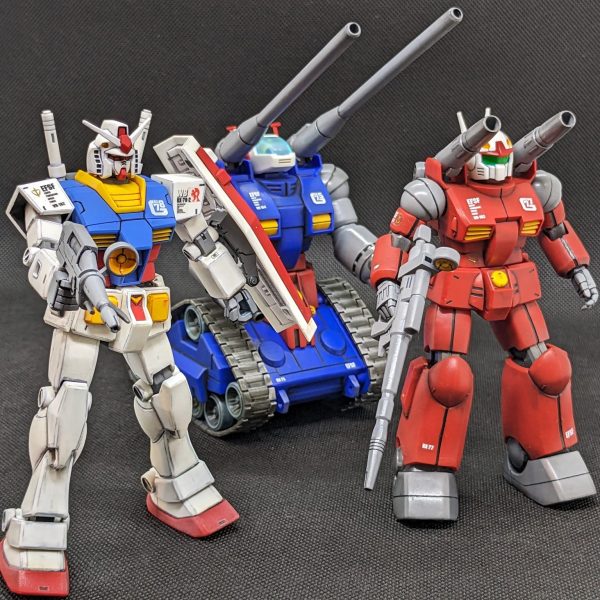 お部屋の中でモビルスーツ戦　ガンダム・ガンキャノン・ガンタンク