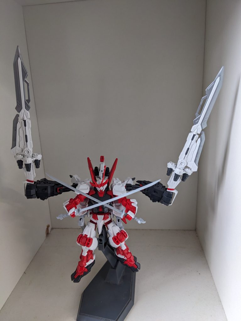おおざっぱに仮組してみました。肩アーマーは後はめ加工しています。