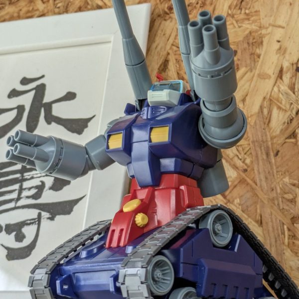 今月は『震える山推進月間』なので2機目は、量産型ガンタンクを作ります🙌🏻グフカスタムに時間かけすぎて他の機体ぜんぜん作れませんでした💦💦🤣量産型ガンタンクはHGのキットがないので、普通のガンタンクを改造しようと思います👍🏽凄い単純なキットなのて素組はあっという間に終わりました😻✨単純ですがそこそこ良いキットだと思います😋また改造過程を細くアップしていきますのでお付き合いいただければ幸いでございます🙇🏼‍♀よろしくお願いします(gundam-kao2) （1枚目）