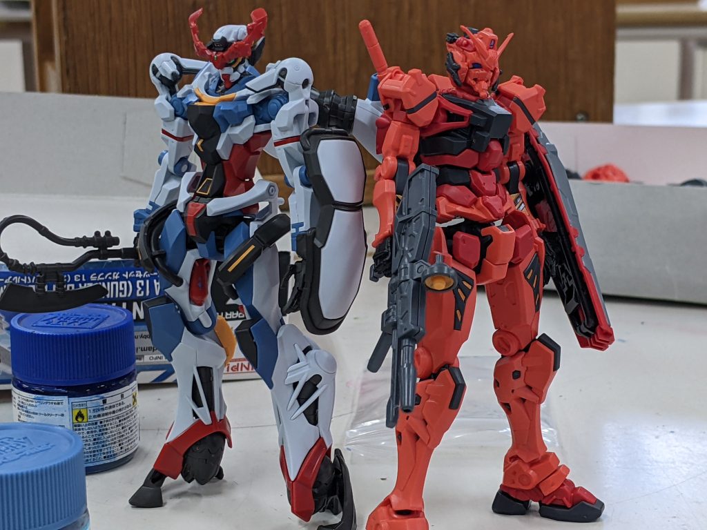 つっても全然撮ってなくて本当に在庫ないという。あと5機くらい撮れてない。赤ガン部分塗装に手間取り過ぎてジークアクス塗れてない…