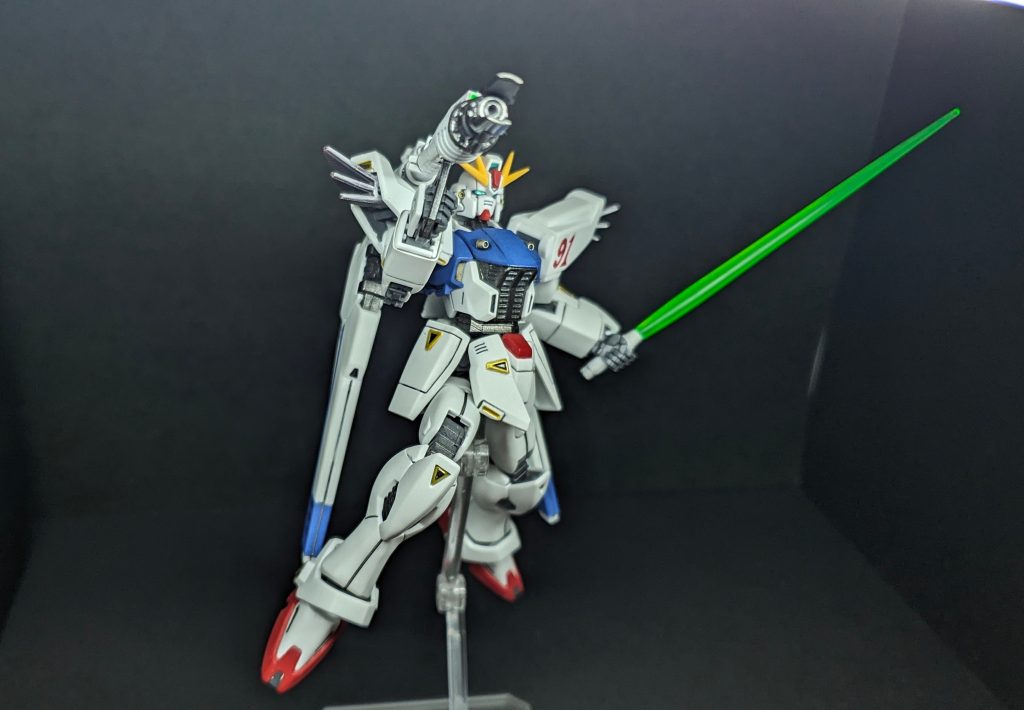 肩だけ塗ったら浮くじゃないか!渋々ながら全身をポンポンポンポン…細かすぎる所はさすがに筆塗り。トップコートもスポンジでポンポンポン…